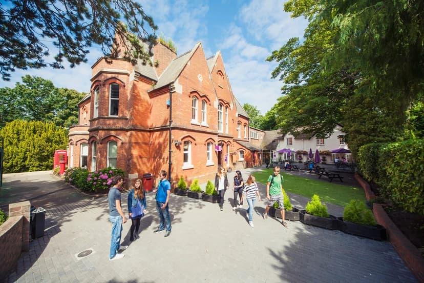 https://www.datocms-assets.com/118979/1717506909-photo-gallery-language-courses-uk-bournemouth-kings-partner-school.webp