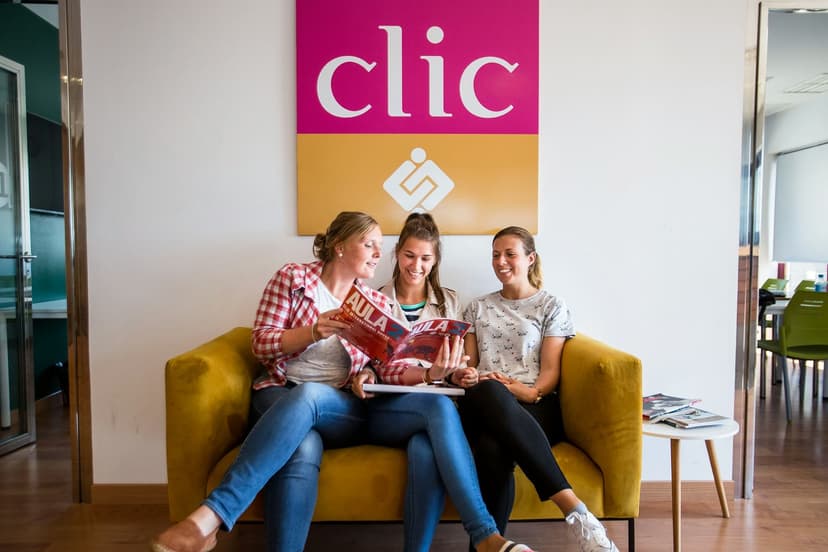 https://www.datocms-assets.com/118979/1722856479-photo-gallery-language-courses-spain-cadiz-clic-partner-students-04.webp